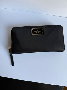 Kate Spade Black Minimalist Zip Wallet Gold Logo Chic Classic